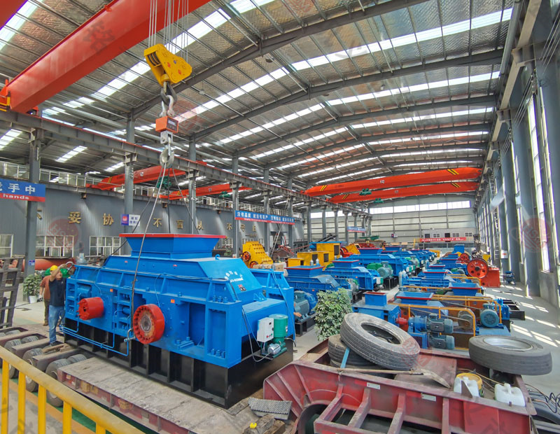  鵝卵石對(duì)輥制砂機(jī)多少錢(qián)一臺(tái)？