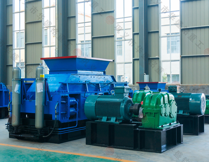 河卵石制砂機(jī)_每小時(shí)產(chǎn)10噸的制砂機(jī)_小型對(duì)輥制砂機(jī)多少錢