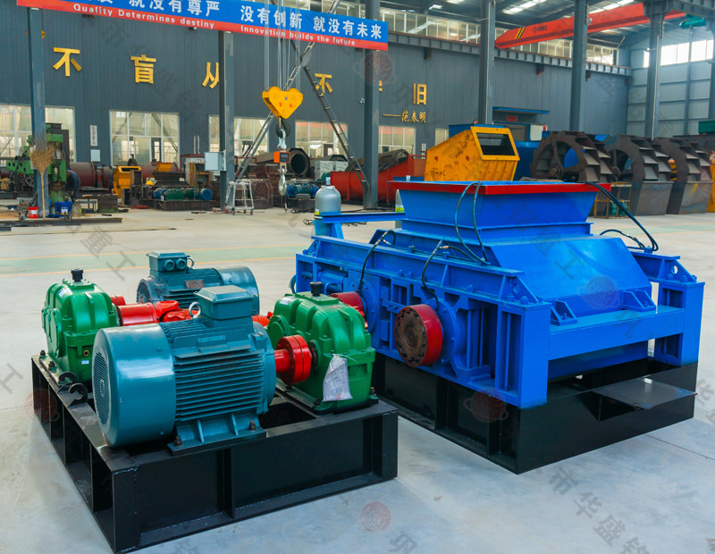 時(shí)產(chǎn)200噸石料生產(chǎn)線，制砂對輥機(jī)多少錢一臺(tái)？