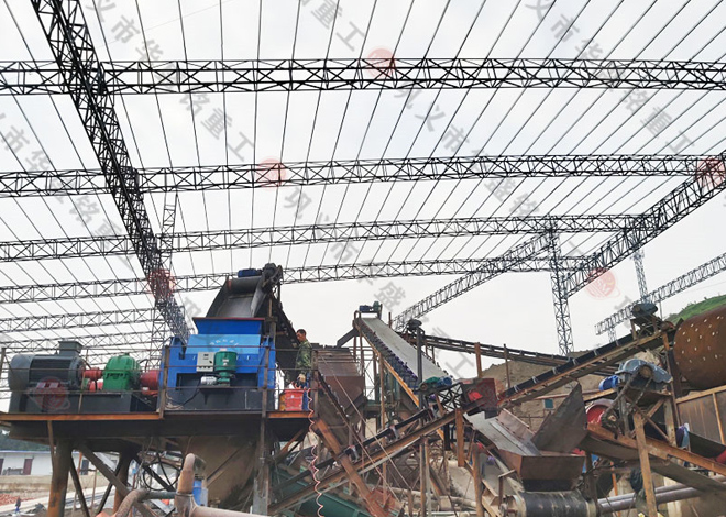 小型對輥制砂機三臺一起發往貴陽