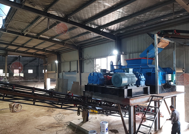 數控全自動液壓對輥破碎機安裝現場圖片